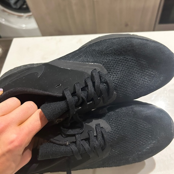 Nike black sneakers in size 9 - Picture 2 of 4